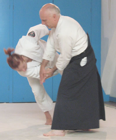 Hywel performing the kotegaeshi defence - small wrist twist